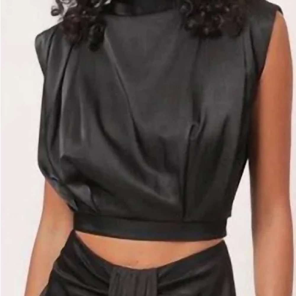 Line & Dot Revolve Selma Pleated Crop Black Stand Collar Cap Sleeves Satin‎ Top